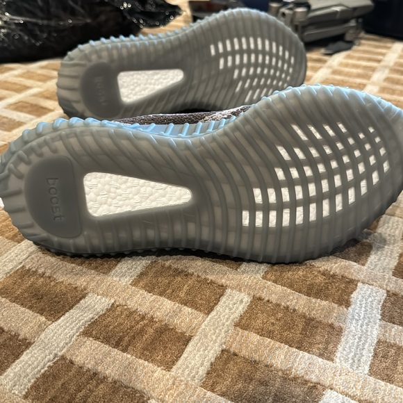 Yeezy Boast 350 Beluga - Picture 3 of 3